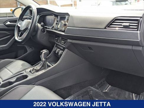 Certified 2022 Volkswagen Jetta SE w/ Panoramic Sunroof Package FWD image 23