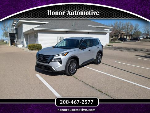 Used 2024 Nissan Rogue S image 1