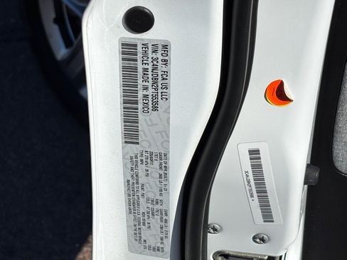 Used 2023 Jeep Compass Latitude image 29