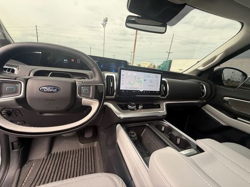 Used 2025 Ford Expedition Platinum w/ Platinum Ultimate Package AWD/4WD image 8
