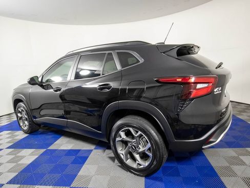 Used 2025 Chevrolet Trax LT FWD image 6