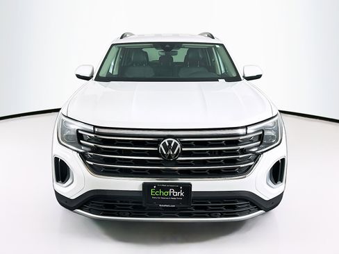 Used 2025 Volkswagen Atlas SE image 2