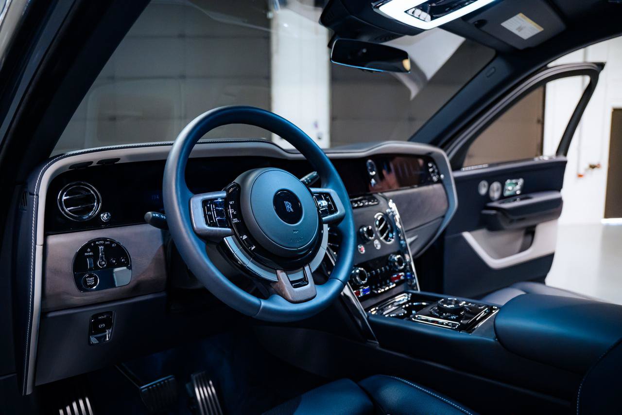 Used 2025 Rolls-Royce Cullinan w/ Dynamic Package AWD/4WD image 30