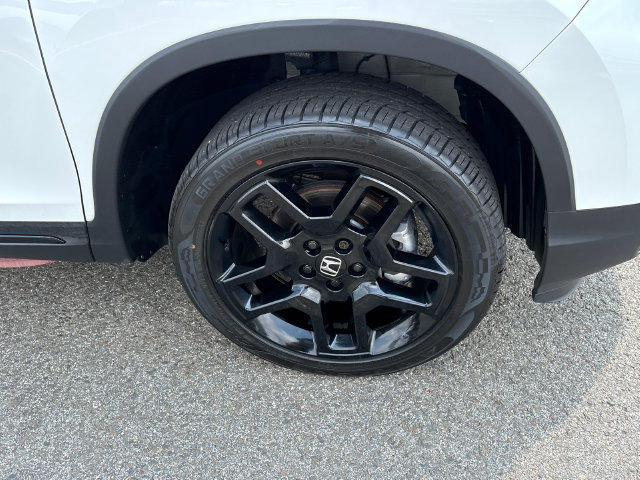 Used 2025 Honda Passport Black Edition image 7