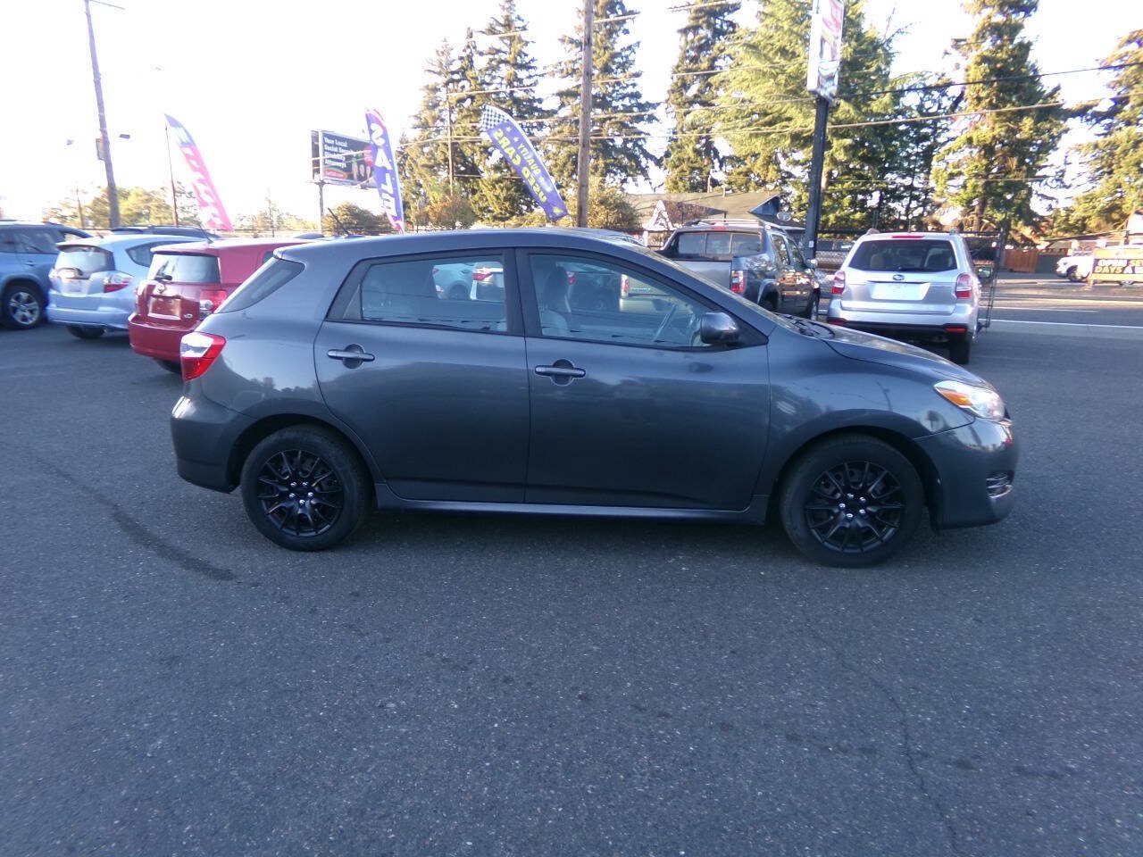 Used 2010 Toyota Matrix w/ PWR Pkg FWD image 4