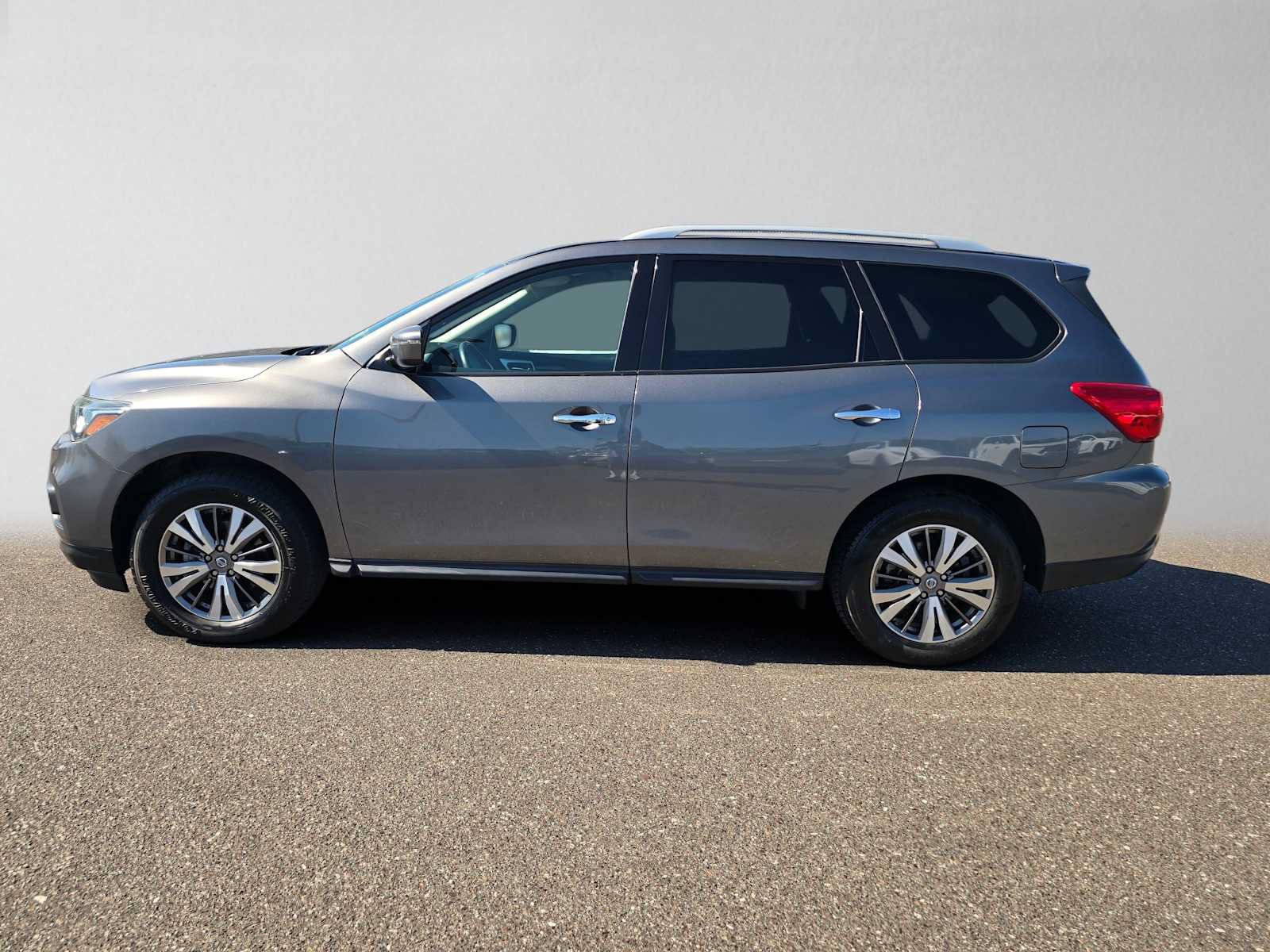 Used 2019 Nissan Pathfinder SV AWD/4WD image 6