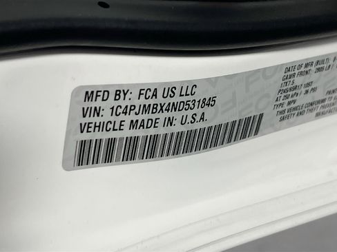 Used 2022 Jeep Cherokee Trailhawk w/ Technology Group B AWD/4WD image 30