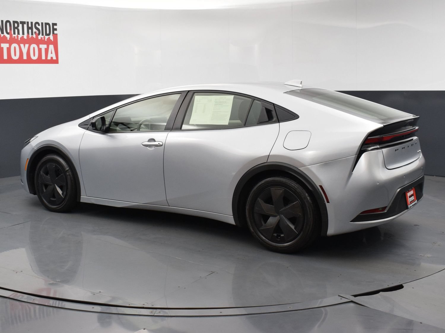 Used 2023 Toyota Prius LE FWD image 2