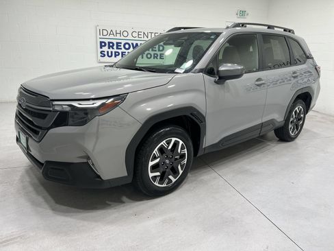 Used 2025 Subaru Forester Premium w/ Convenience Package #1 AWD/4WD image 4