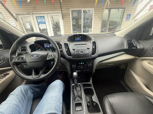 Used 2017 Ford Escape SE image 21