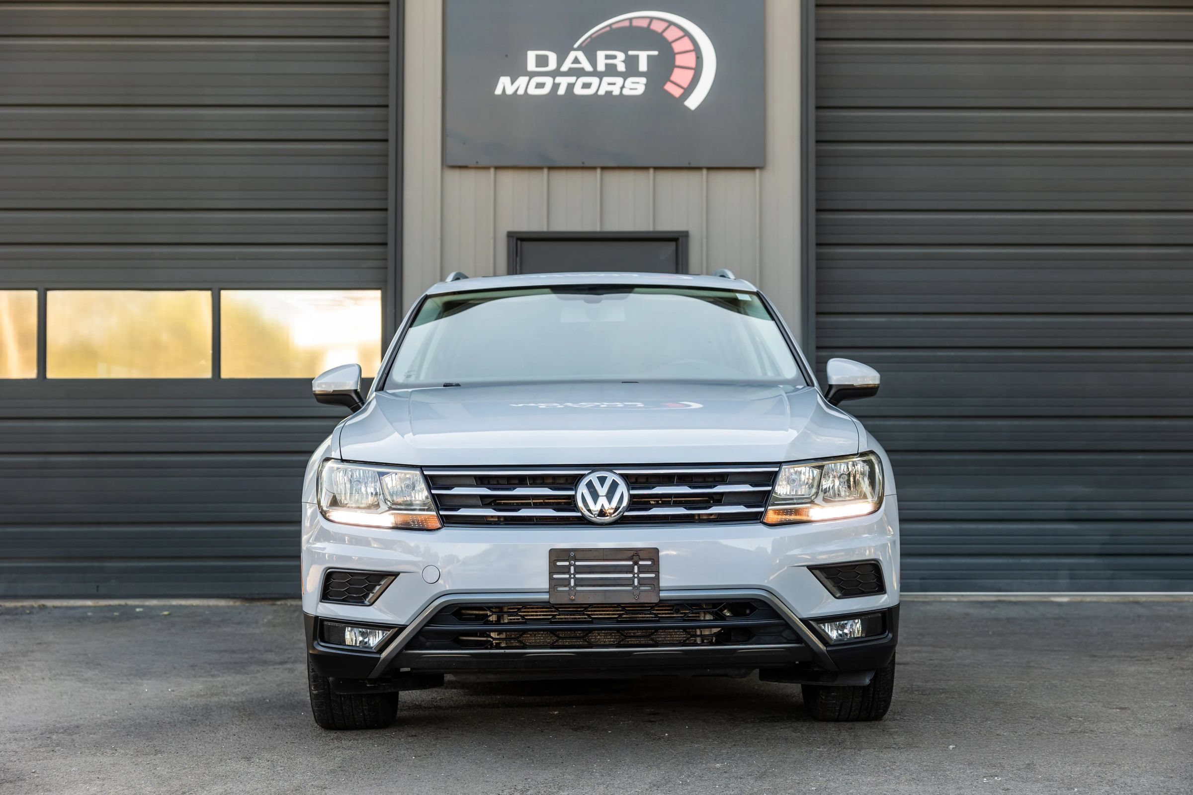 Used 2018 Volkswagen Tiguan SEL FWD image 2