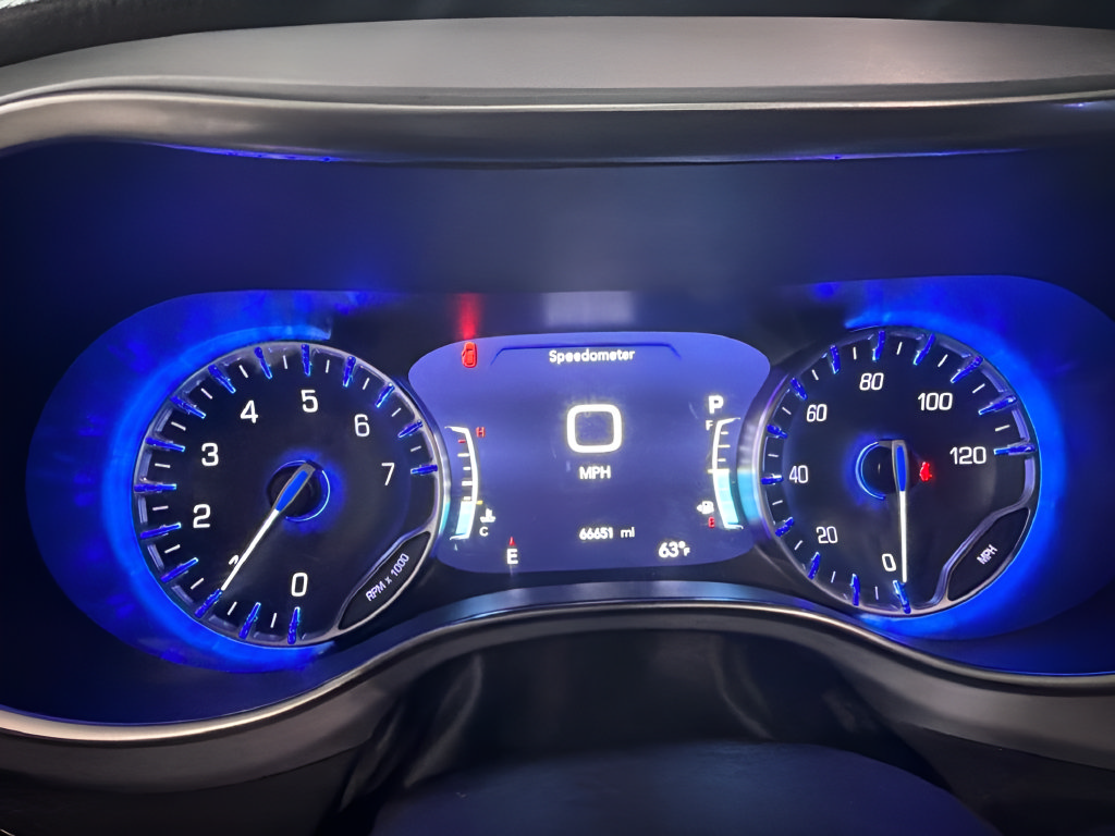 Used 2025 Chrysler Pacifica Limited FWD image 22