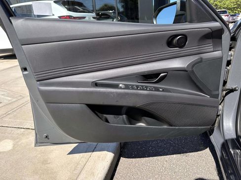 Used 2025 Hyundai Elantra Sport FWD image 9