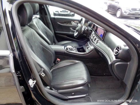 Used 2018 Mercedes-Benz E 400 4MATIC Sedan image 24