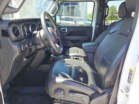 Used 2023 Jeep Wrangler Unlimited Sahara AWD/4WD image 3