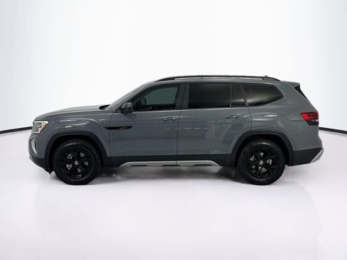 Used 2025 Volkswagen Atlas Peak Edition SE AWD/4WD image 8