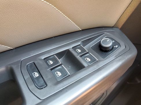 Used 2023 Volkswagen Atlas Cross Sport SE FWD image 21