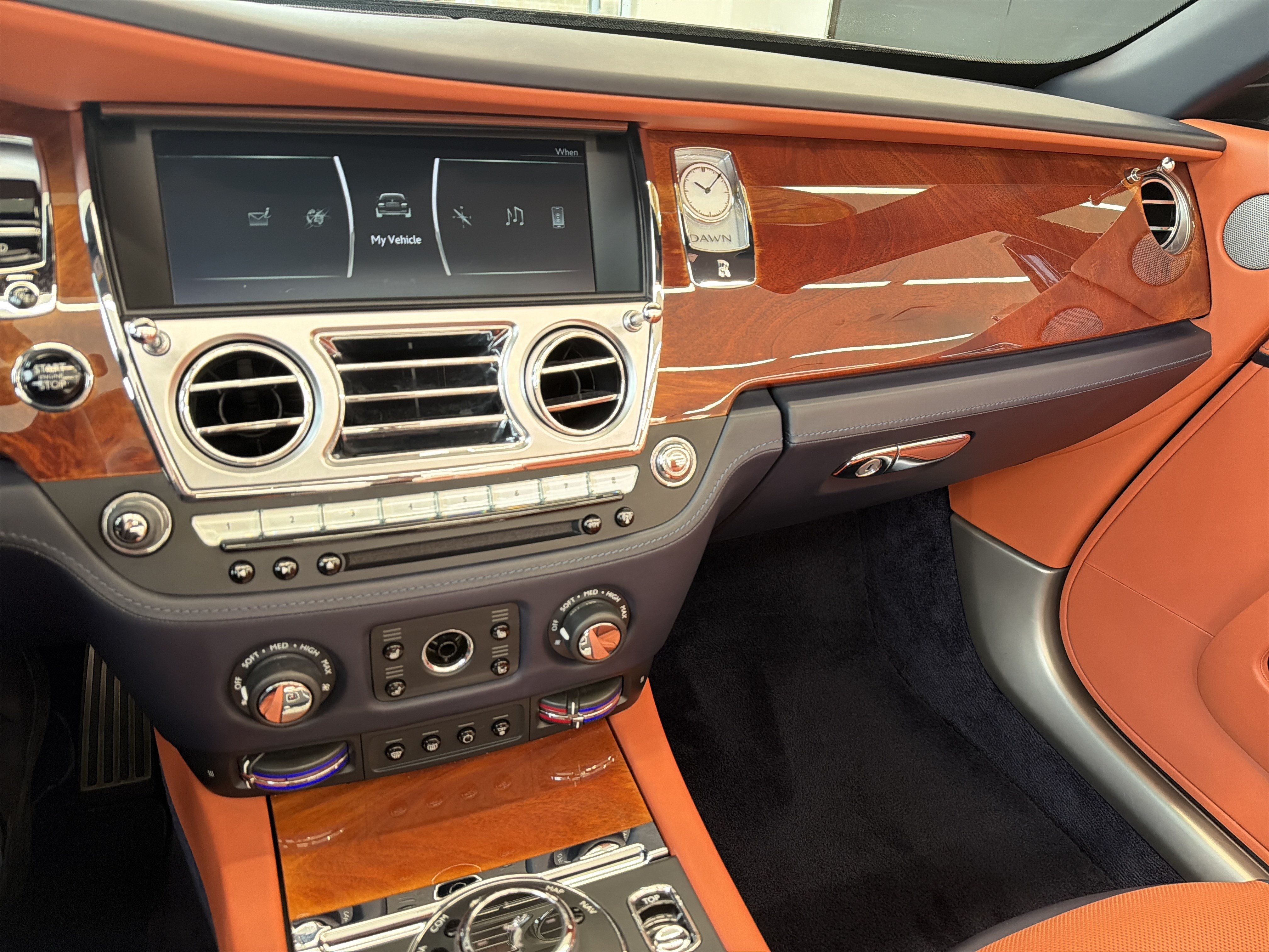 Certified 2018 Rolls-Royce Dawn RWD image 22