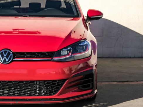 Used 2018 Volkswagen GTI SE w/ SE Leather Package image 47