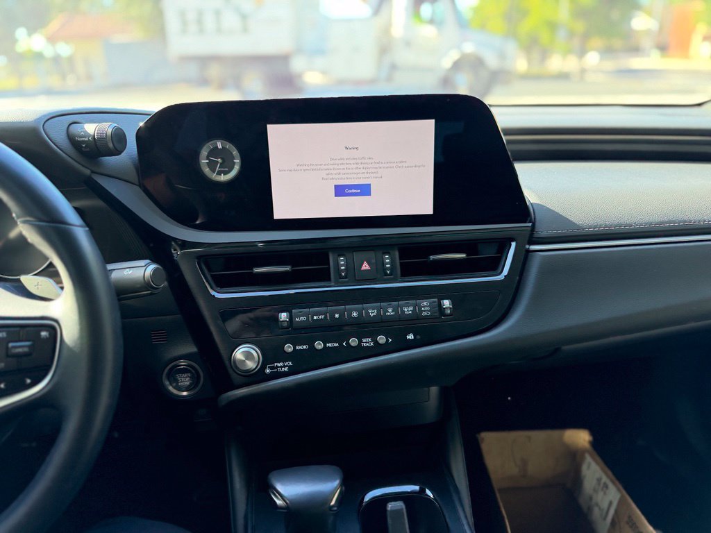 Used 2025 Lexus ES 350 FWD image 9