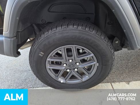 Used 2025 Jeep Wrangler Unlimited Sport AWD/4WD image 12