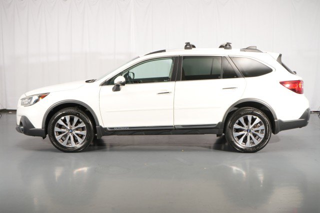 Used 2018 Subaru Outback 3.6R Touring AWD/4WD image 2