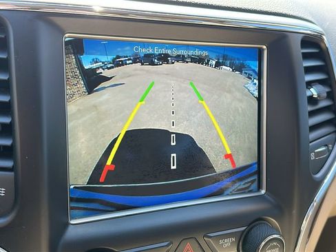 Used 2018 Jeep Grand Cherokee Limited image 20