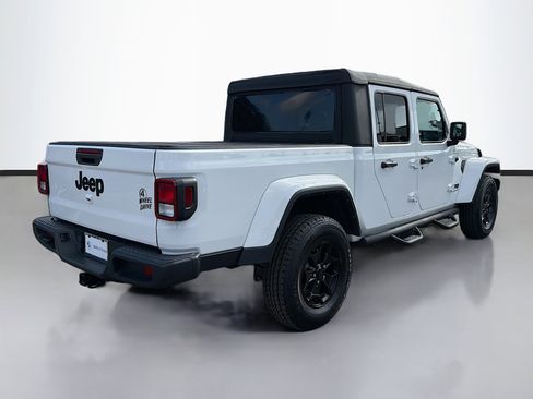 Used 2022 Jeep Gladiator Sport image 3