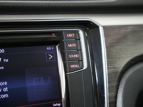 Used 2016 Volkswagen Passat 1.8T SE image 23