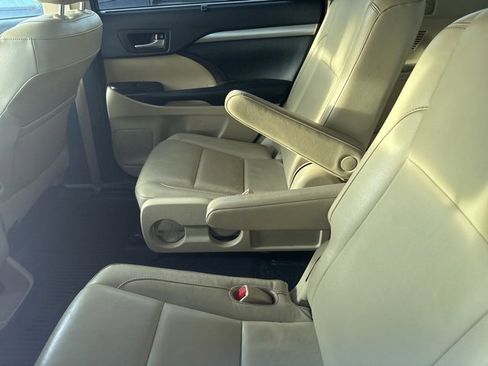 Used 2017 Toyota Highlander XLE image 9