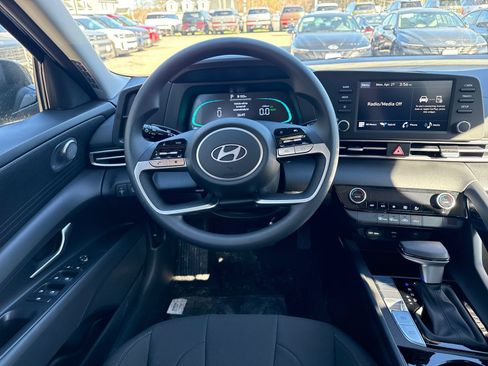 New 2026 Hyundai Elantra Hybrid FWD image 17