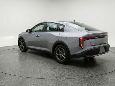 Used 2025 Kia K4 LXS image 6