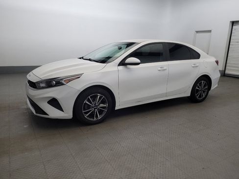 Used 2022 Kia Forte LXS FWD image 2