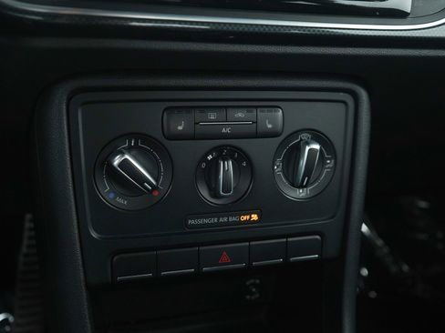 Used 2013 Volkswagen Beetle 2.0T image 17