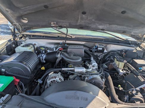 Used 1999 Chevrolet Suburban 1500 4WD w/ Preferred Equipment Group 2 image 24