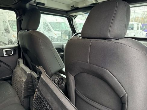 Used 2021 Jeep Gladiator Willys image 12