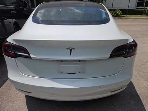 Used 2018 Tesla Model 3 Mid Range RWD image 7