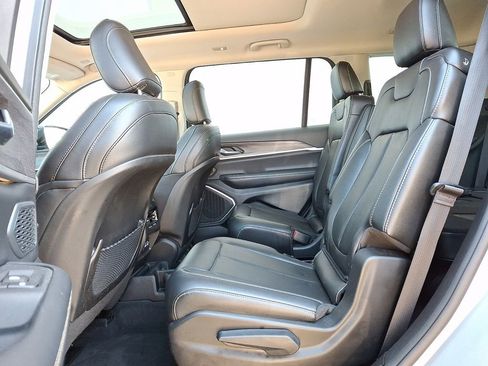 Used 2023 Jeep Grand Cherokee L Limited image 11