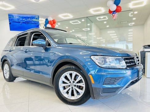 Used 2019 Volkswagen Tiguan SE w/ Panoramic Sunroof Package image 3