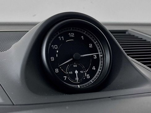 Certified 2025 Porsche Macan image 16