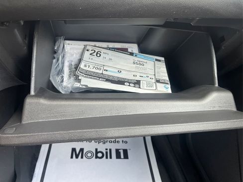 Used 2023 Chevrolet Equinox LT image 32