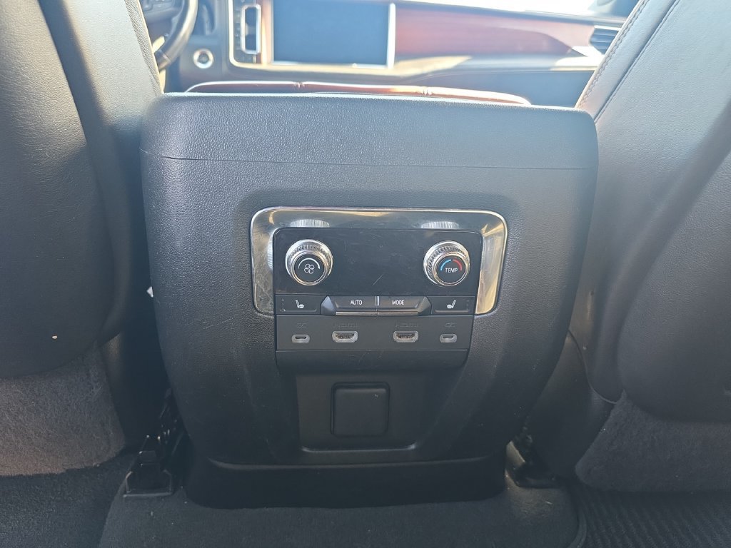 Used 2023 GMC Yukon XL Denali Ultimate AWD/4WD image 18