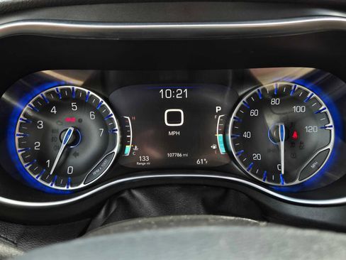 Used 2020 Chrysler Pacifica Limited FWD image 26