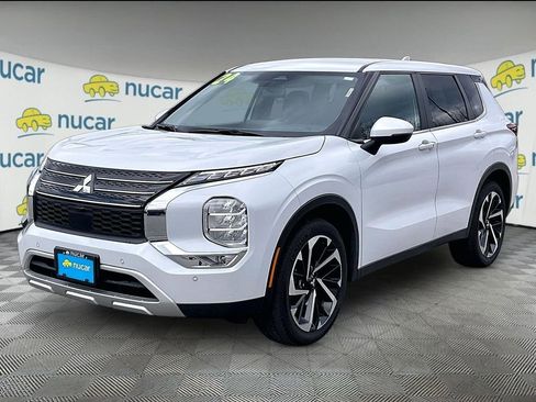Used 2024 Mitsubishi Outlander SE image 3