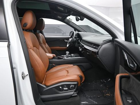 Used 2019 Audi Q7 3.0T Prestige w/ Prestige Package AWD/4WD image 31