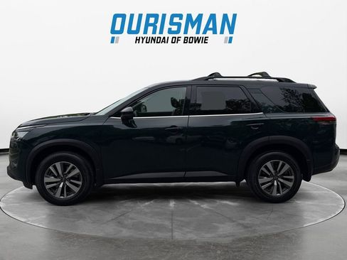 Used 2023 Nissan Pathfinder SL w/ Black Appearance Package AWD/4WD image 3