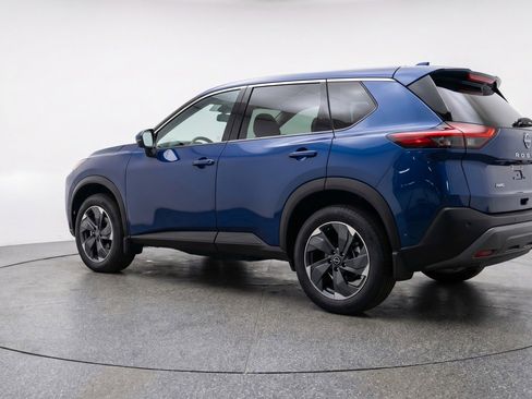 Used 2025 Nissan Rogue SV AWD/4WD image 6