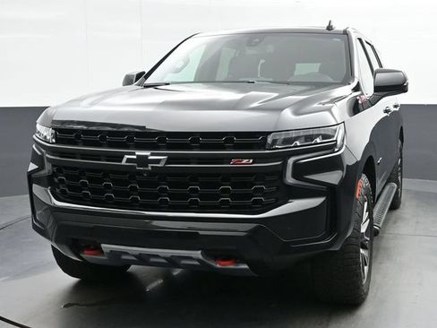 Used 2021 Chevrolet Tahoe Z71 w/ Luxury Package AWD/4WD image 3