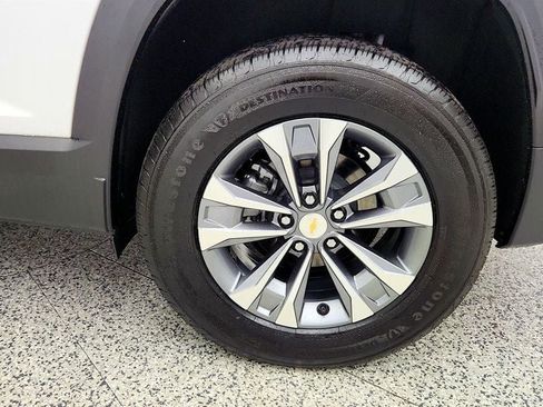 Used 2026 Chevrolet Equinox LT w/ Safety and Technology Package FWD image 9