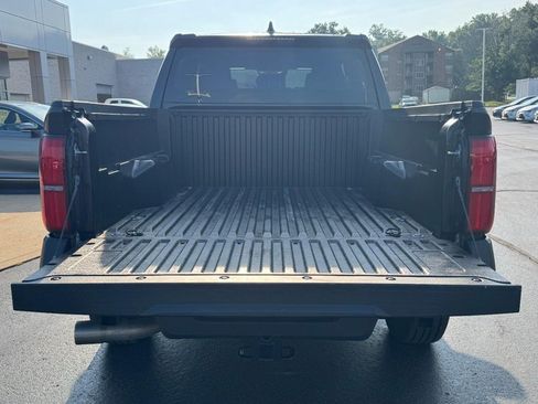 Certified 2024 Toyota Tacoma SR AWD/4WD image 5